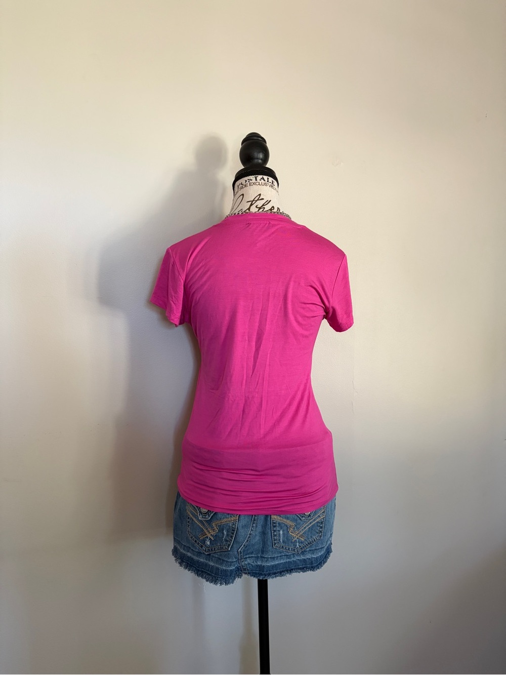 Y2K Bebe Pink Baby Tee Fitted T-Shirt 2000s Model Off Duty - Picture 3 of 7